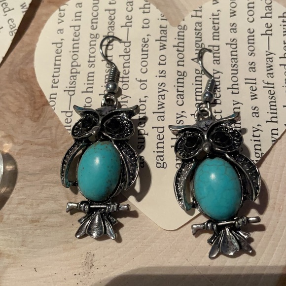 2 sets of Earrings - Picture 4 of 4